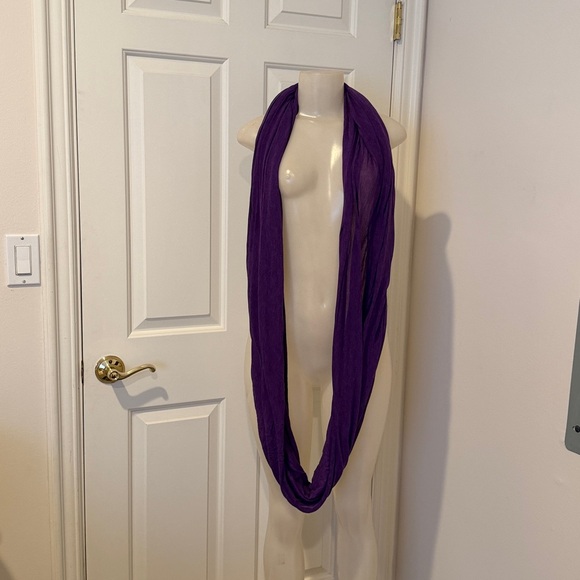 Calvin Klein Purple scarf great condition super soft - Picture 6 of 7